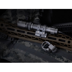 Montaż taktyczny latarki Fenix ALG-16