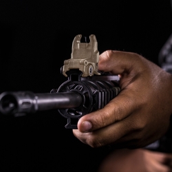 Muszka Magpul składana MBUS FDE khaki