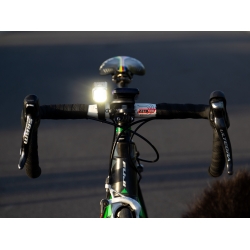 Lampa rowerowa Fenix BC25R
