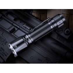 Latarka taktyczna LED Fenix TK16 V2.0 czarna