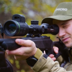 Celownik noktowizyjny noktowizor HIKMICRO by HIKVISION Alpex 4K LRF z uchwytem pod IR