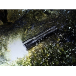 Latarka taktyczna LED Fenix TK16 V2.0 czarna