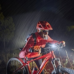 Lampa rowerowa Fenix BC26R