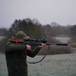 Celownik noktowizyjny noktowizor HIKMICRO by HIKVISION Alpex 4K z uchwytem pod IR