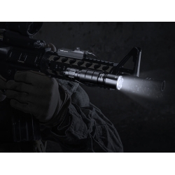 Latarka taktyczna LED Fenix TK16 V2.0 czarna