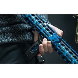 Chwyt przedni Leapers UTG Super Slim M-LOK pionowy, czarny