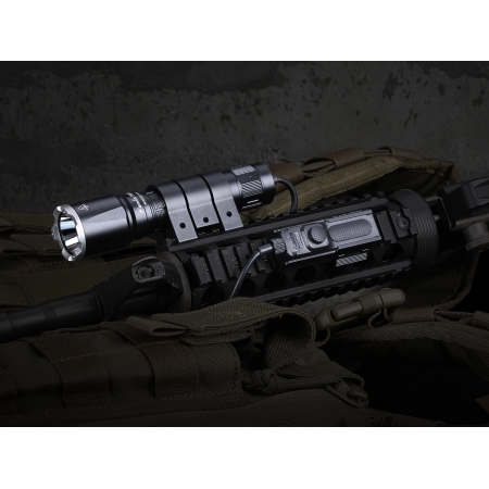 Latarka taktyczna LED Fenix TK16 V2.0 czarna