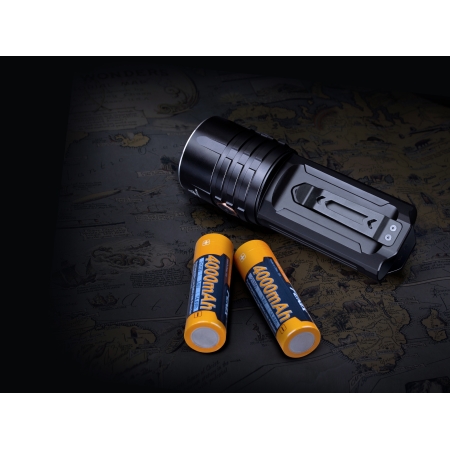 Latarka LED Fenix LR35R czarna