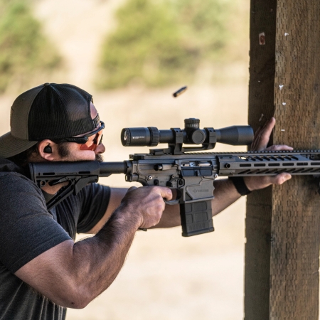 Luneta celownicza Vortex Strike Eagle 3-18x44 FFP 34 mm AO EBR-7C MOA/MRAD