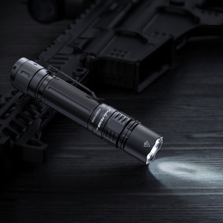 Latarka taktyczna LED Fenix PD36R Pro