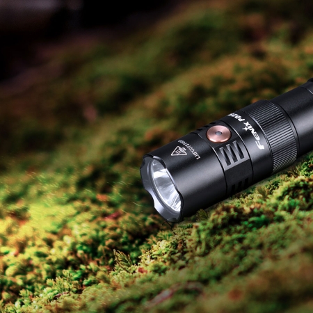 Latarka taktyczna LED Fenix PD25R czarna