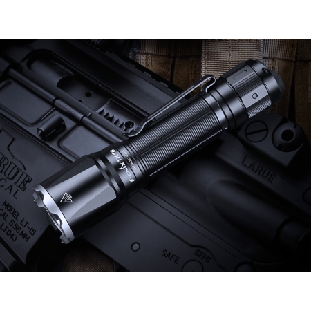 Latarka taktyczna LED Fenix TK16 V2.0 czarna