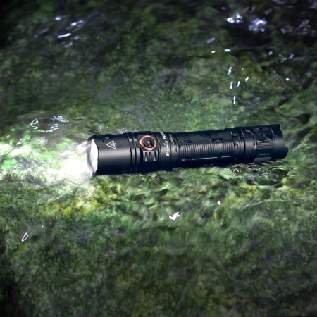 Latarka taktyczna LED Fenix PD35 V3.0 czarna