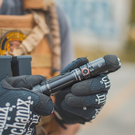 Latarka taktyczna LED Fenix PD35 V3.0 czarna