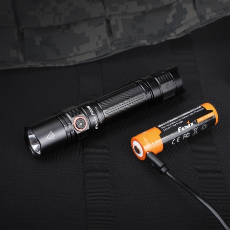 Latarka taktyczna LED Fenix PD35 V3.0 czarna
