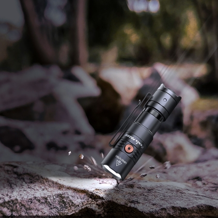 Latarka taktyczna LED Fenix PD25R czarna