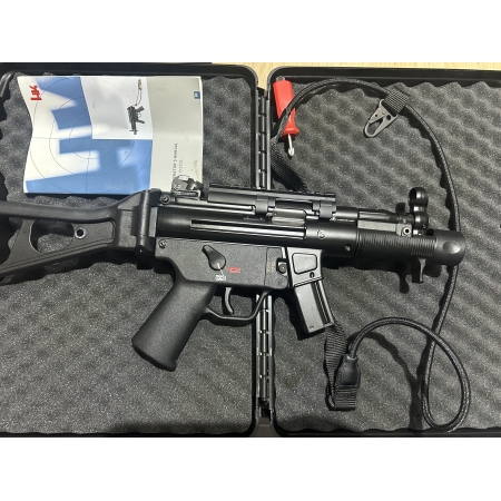 Pistolet HECKLER-KOCH SP5K kal. 9x19 (kolba składana+szyna)